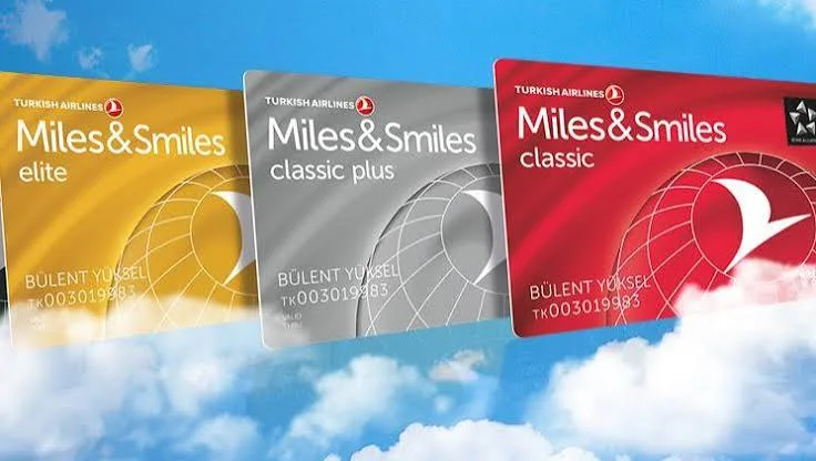 Bulutların önünde Miles&Smiles üyelik kartları